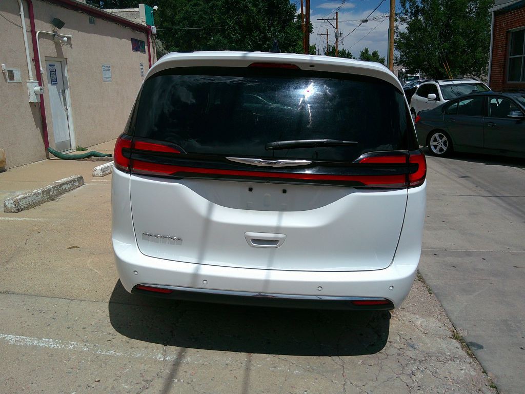 2023 Chrysler Pacifica Image 3