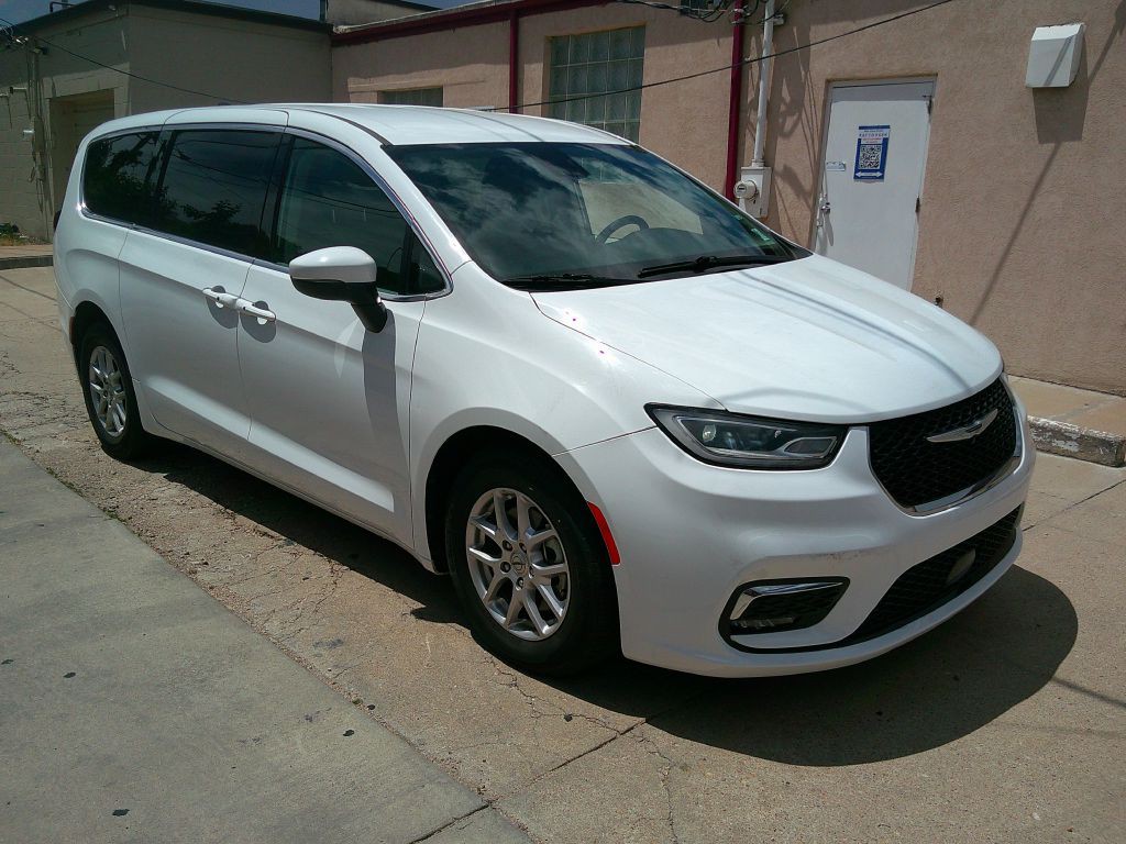 2023 Chrysler Pacifica Image 5