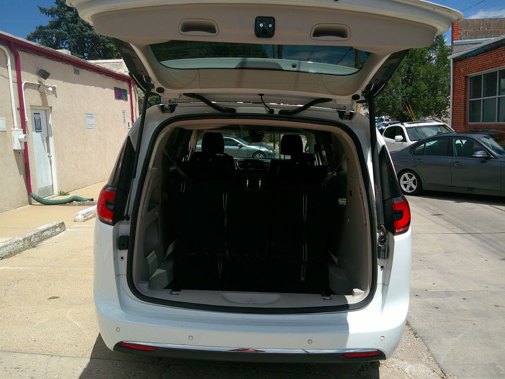 2023 Chrysler Pacifica Image 7