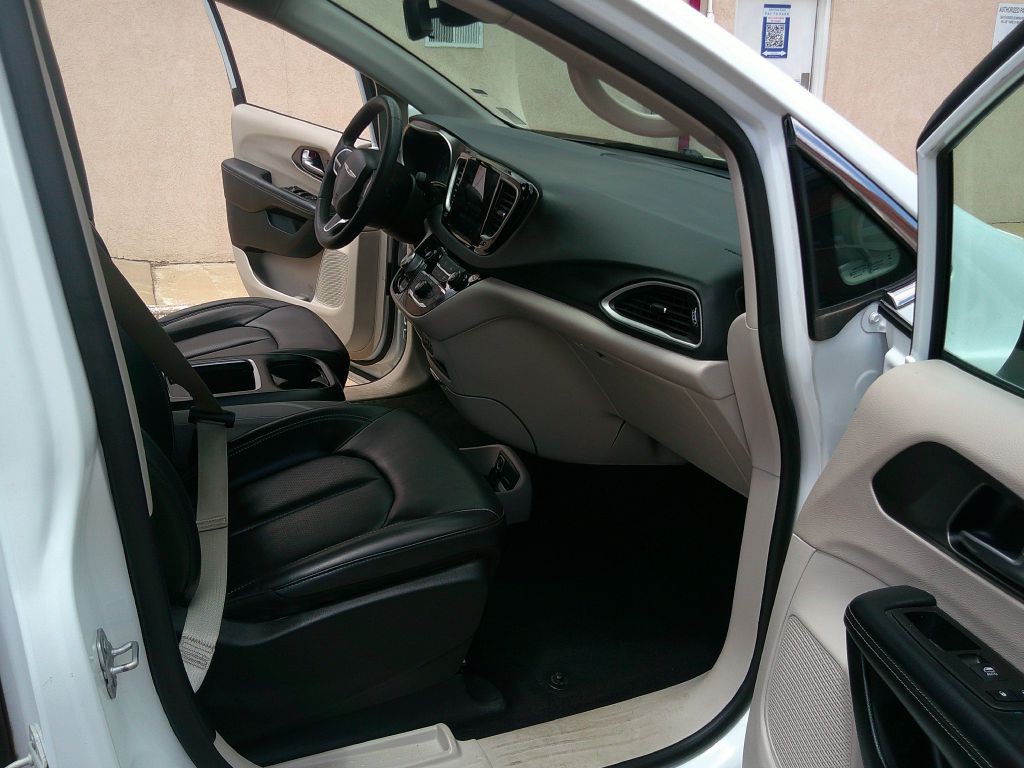 2023 Chrysler Pacifica Image 9