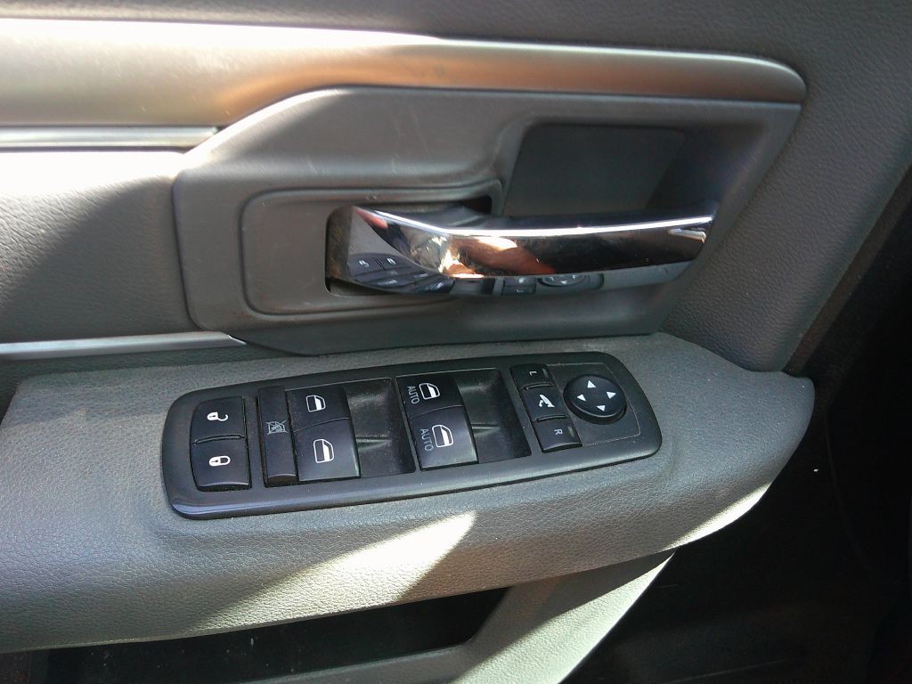 2013 RAM 1500 Image 12