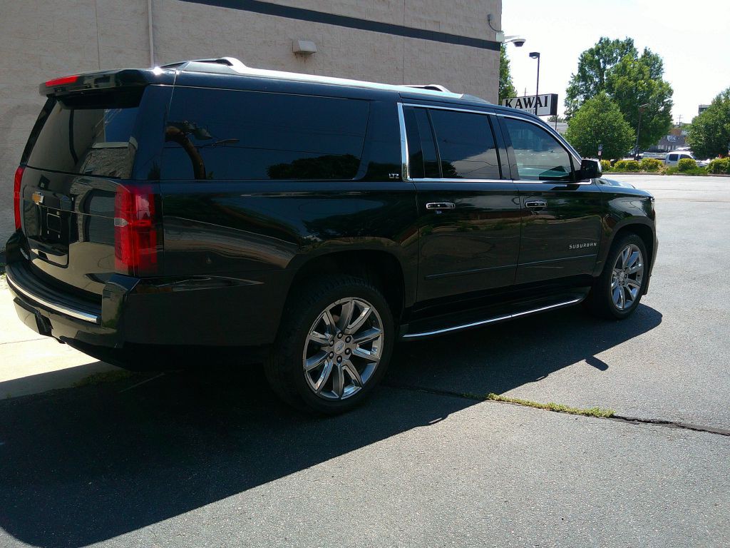 2015 Chevrolet Suburban Image 4