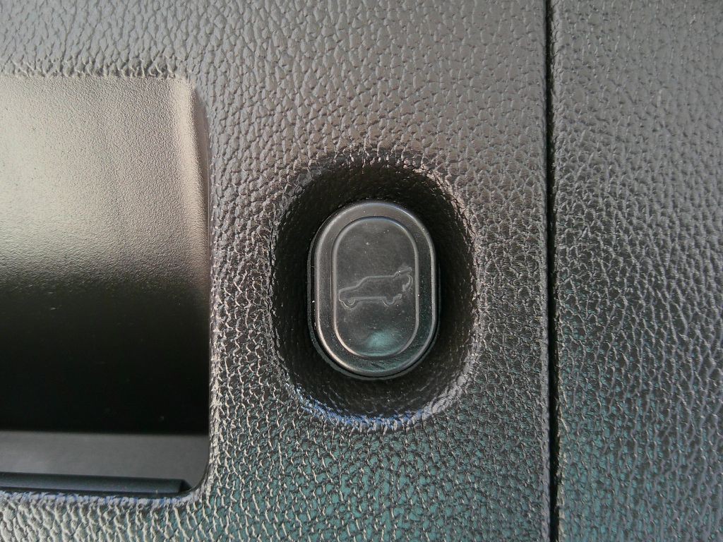 2015 Chevrolet Suburban Image 12