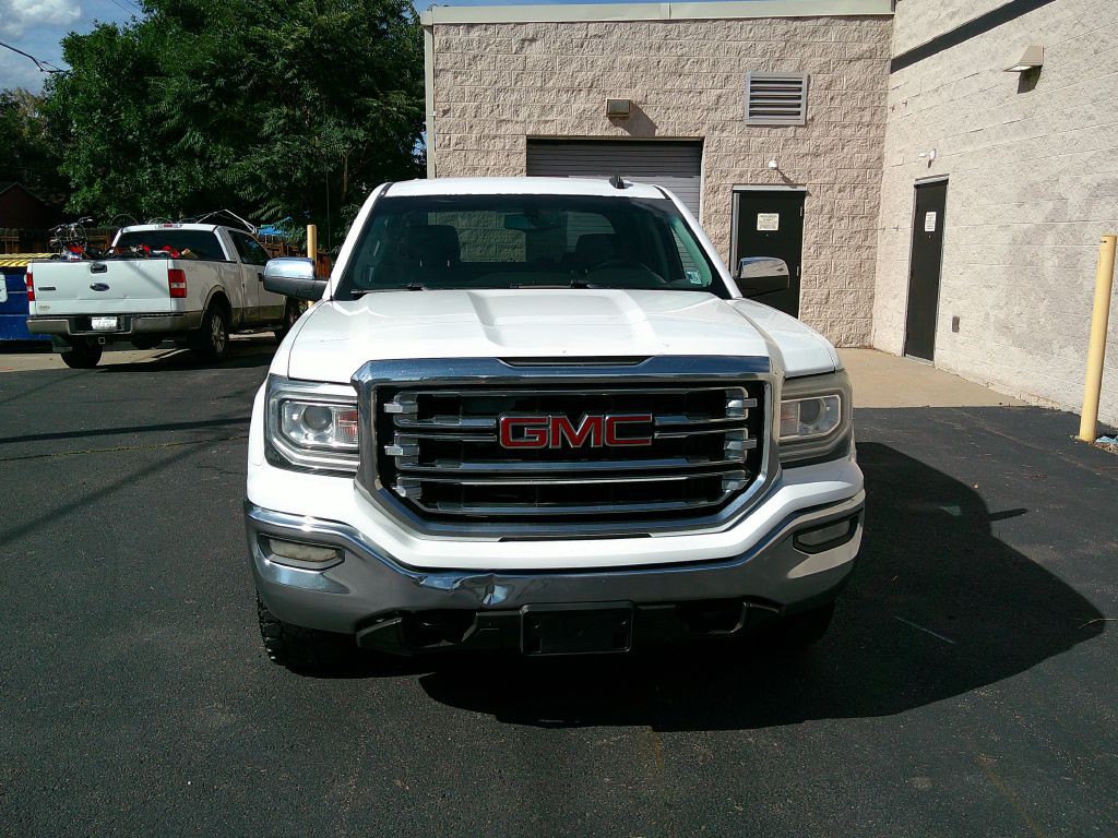 2017 GMC Sierra Image 2