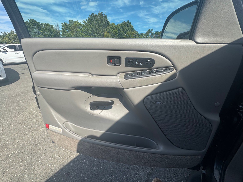 2005 Chevrolet Tahoe Image 12