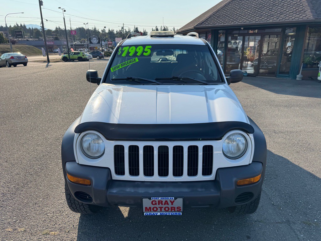 2004 Jeep Liberty Image 2
