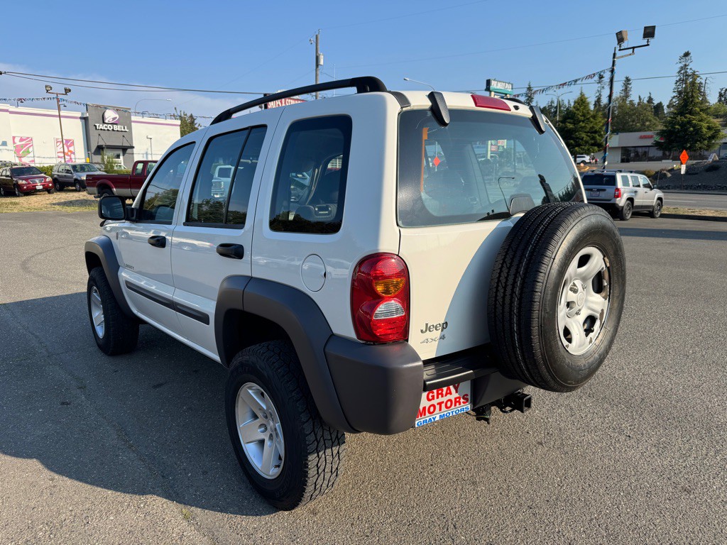 2004 Jeep Liberty Image 5