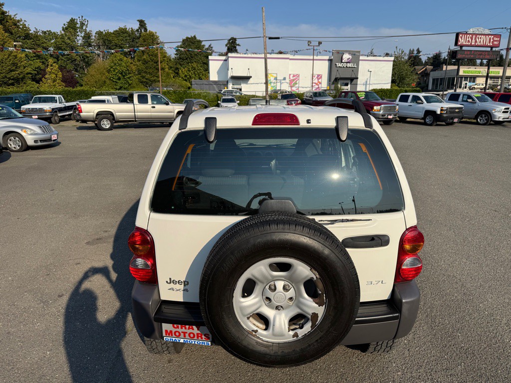2004 Jeep Liberty Image 6