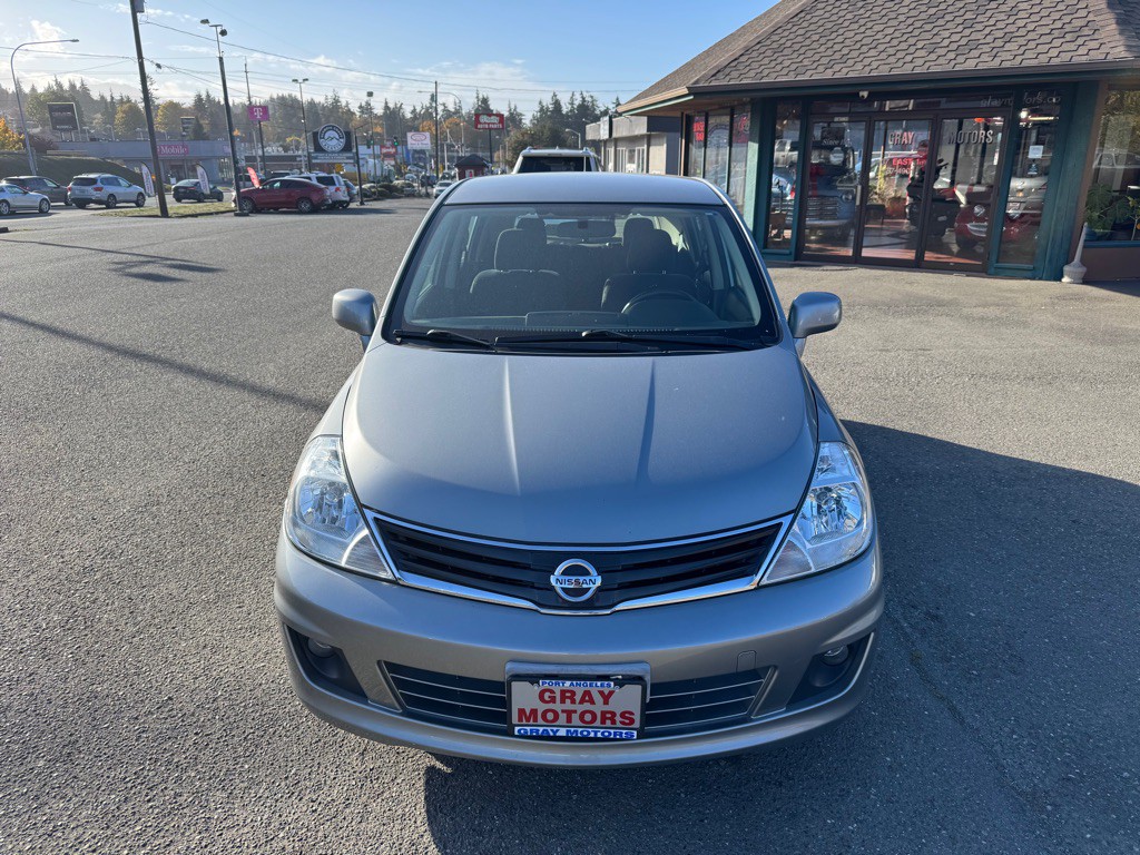 2011 Nissan Versa Image 2