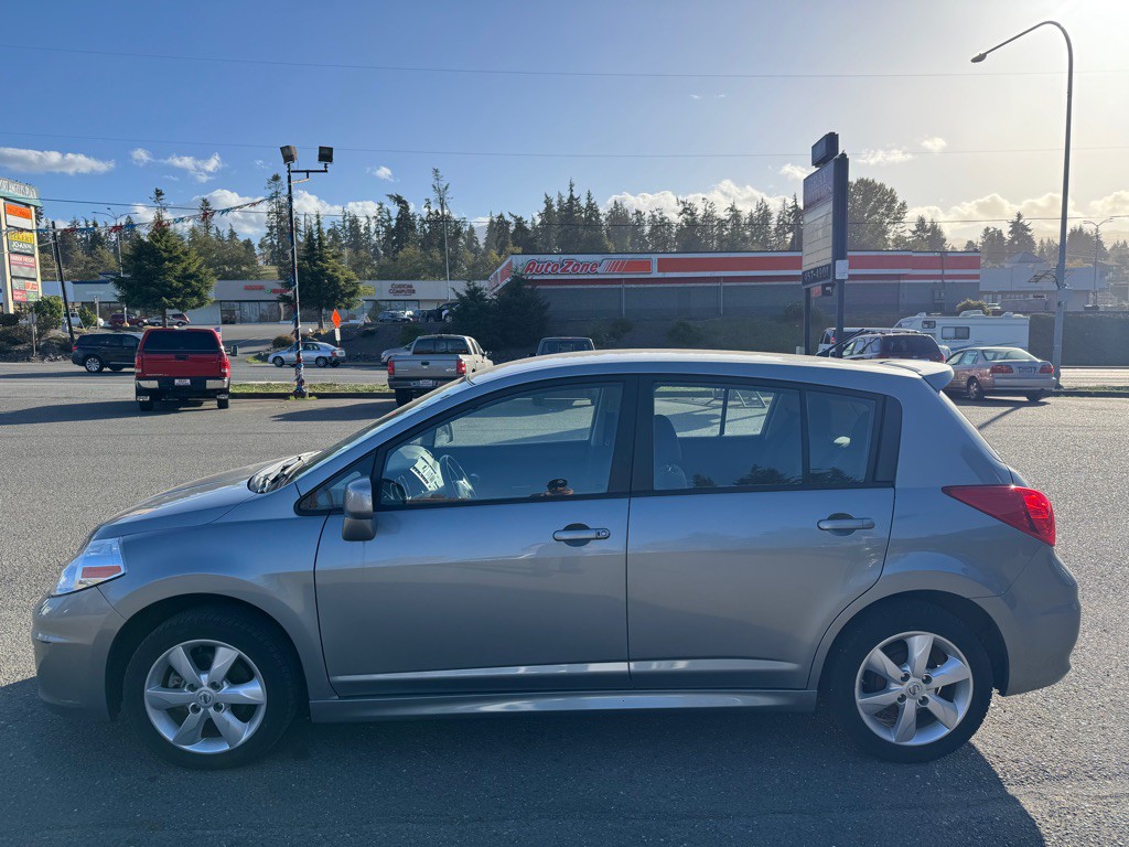 2011 Nissan Versa Image 4