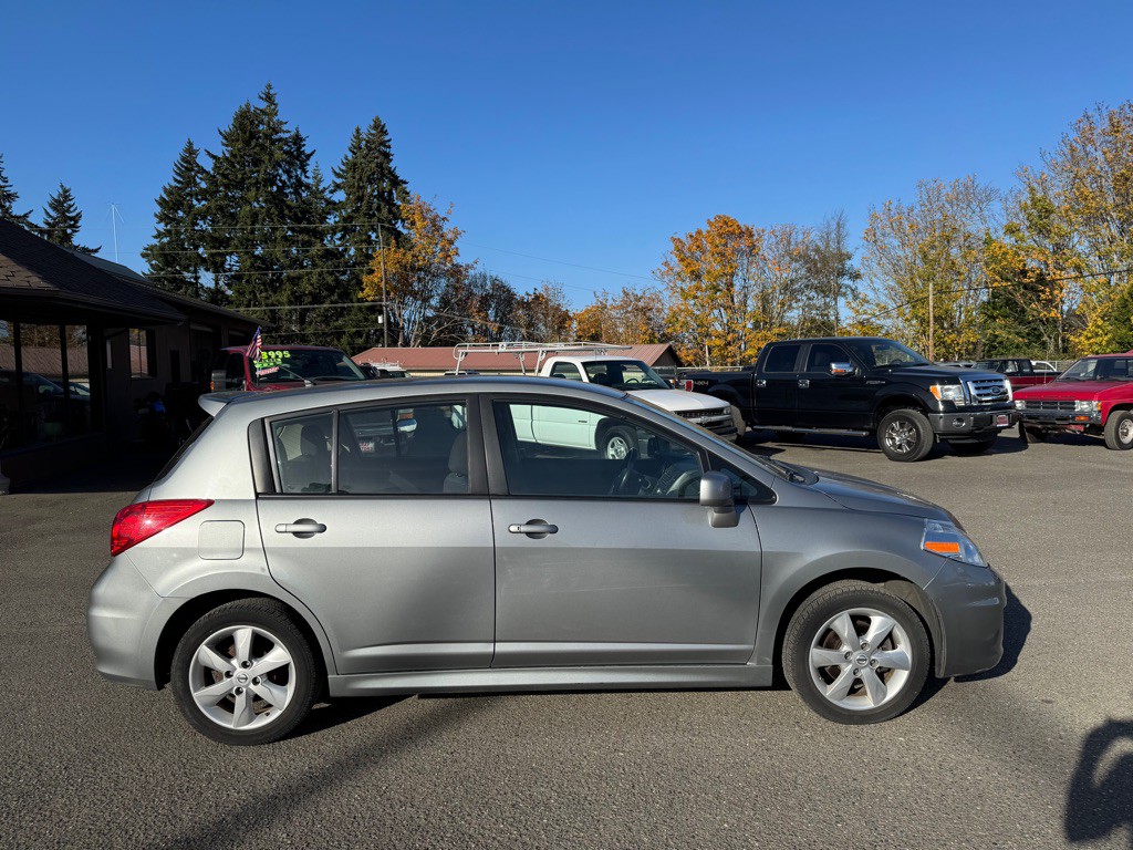 2011 Nissan Versa Image 8