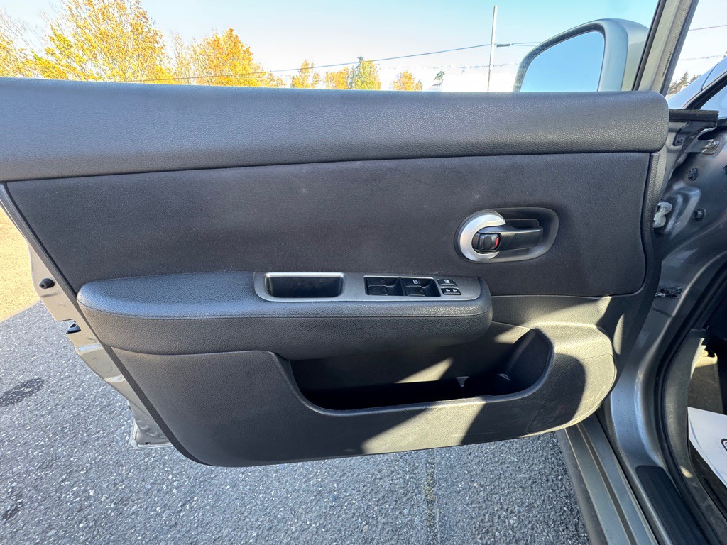 2011 Nissan Versa Image 10