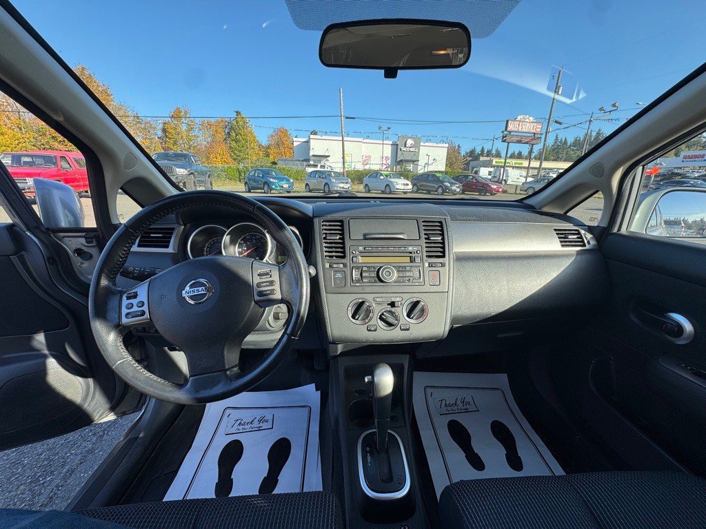 2011 Nissan Versa Image 11