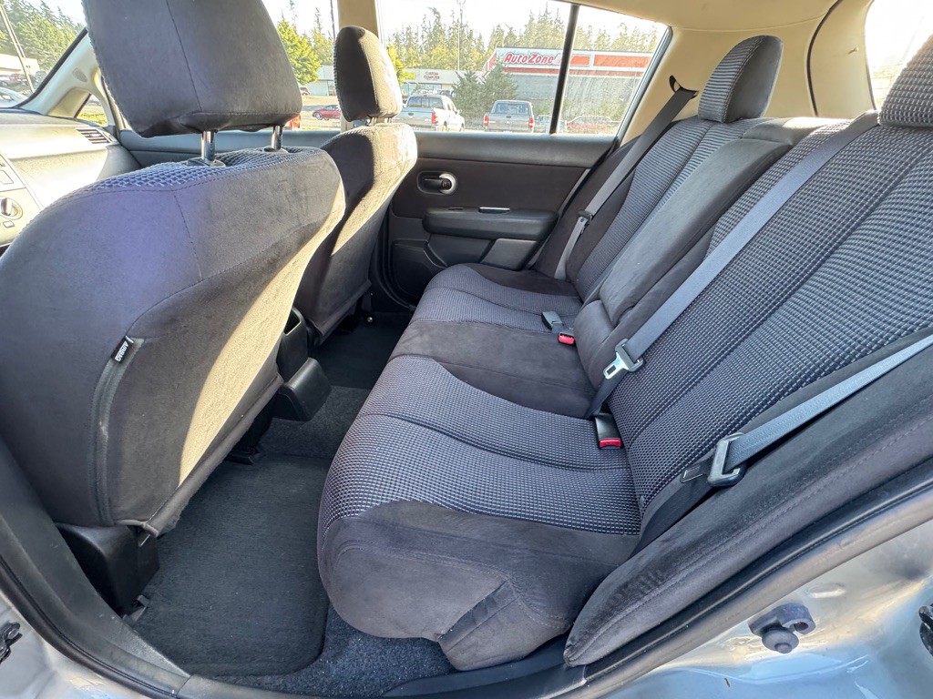 2011 Nissan Versa Image 12