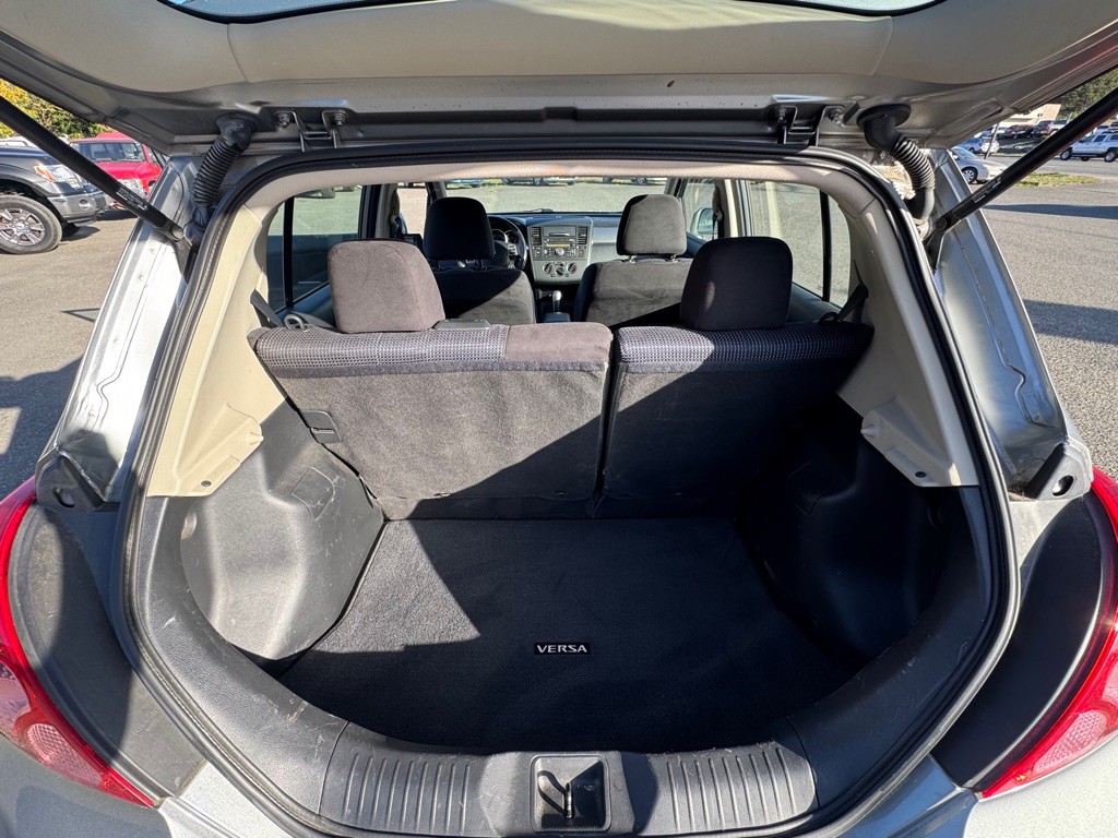2011 Nissan Versa Image 13