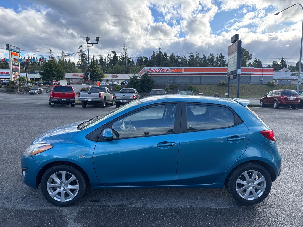 2011 Mazda Mazda2 Image 4
