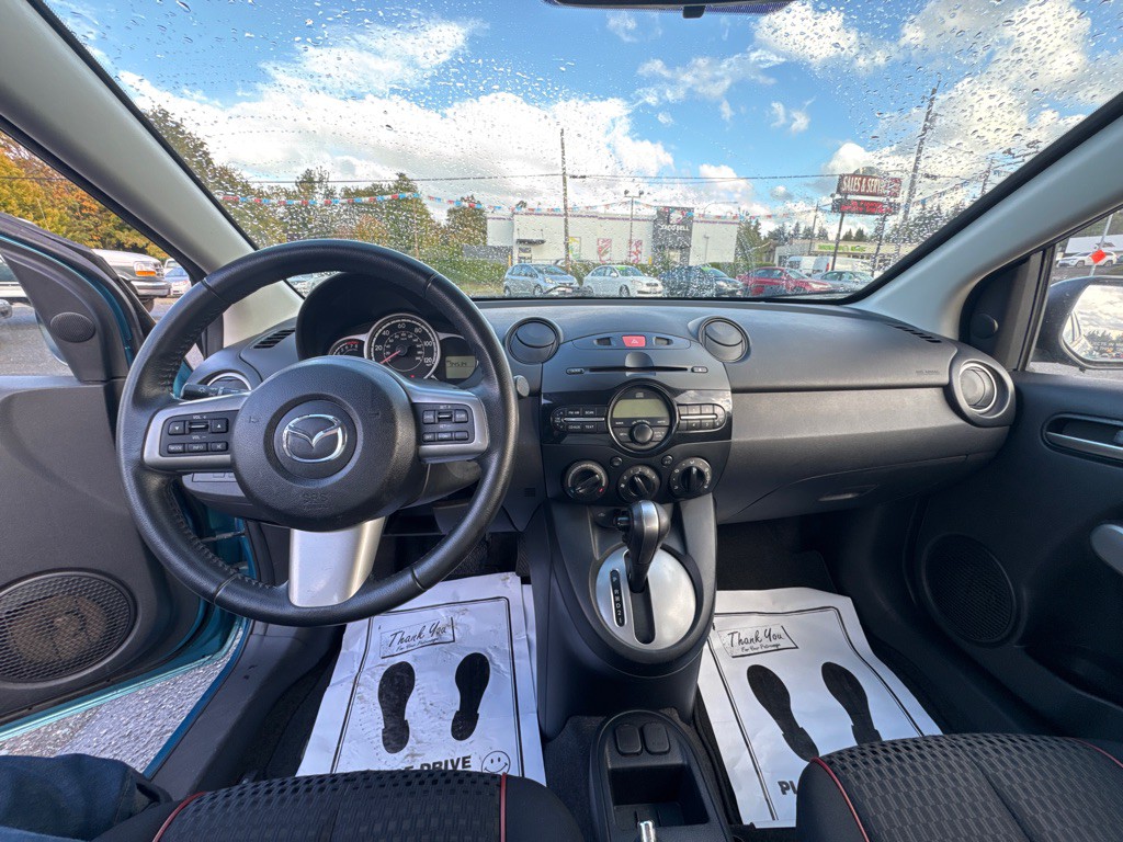 2011 Mazda Mazda2 Image 10