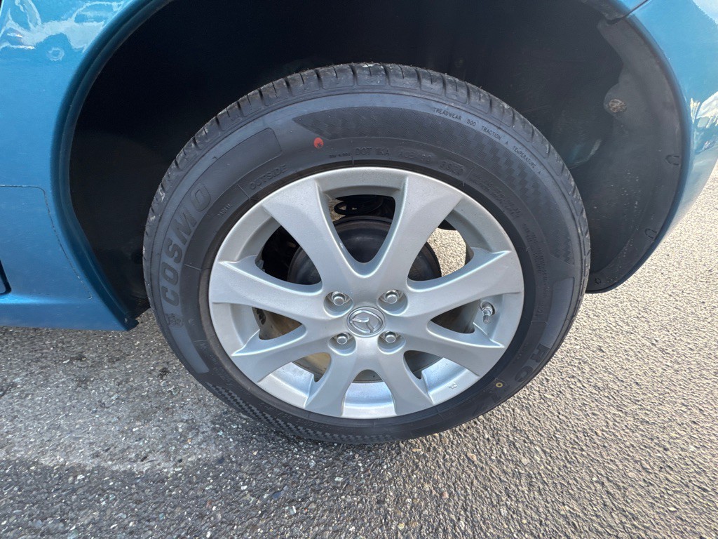 2011 Mazda Mazda2 Image 12