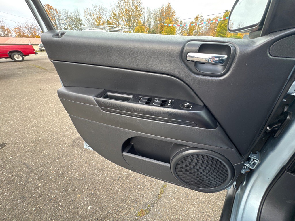 2014 Jeep Compass Image 12