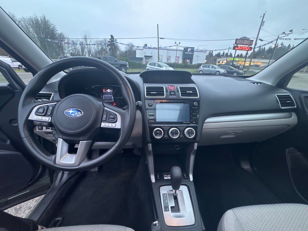 2017 Subaru Forester Image 11