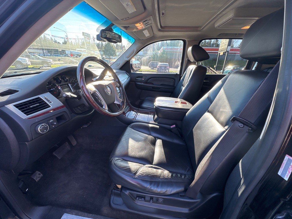 2008 Cadillac Escalade Image 9