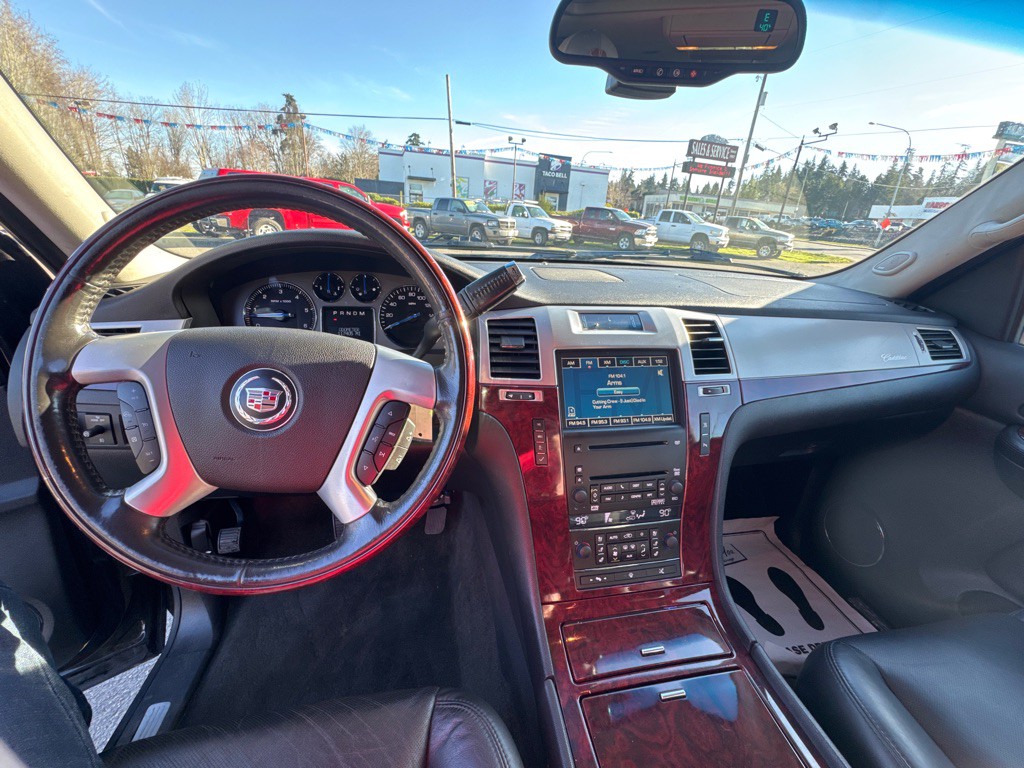 2008 Cadillac Escalade Image 10