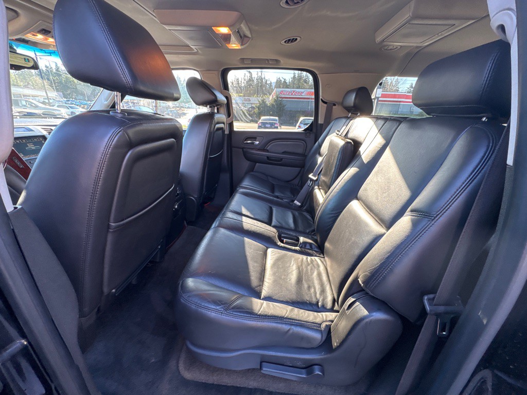 2008 Cadillac Escalade Image 12