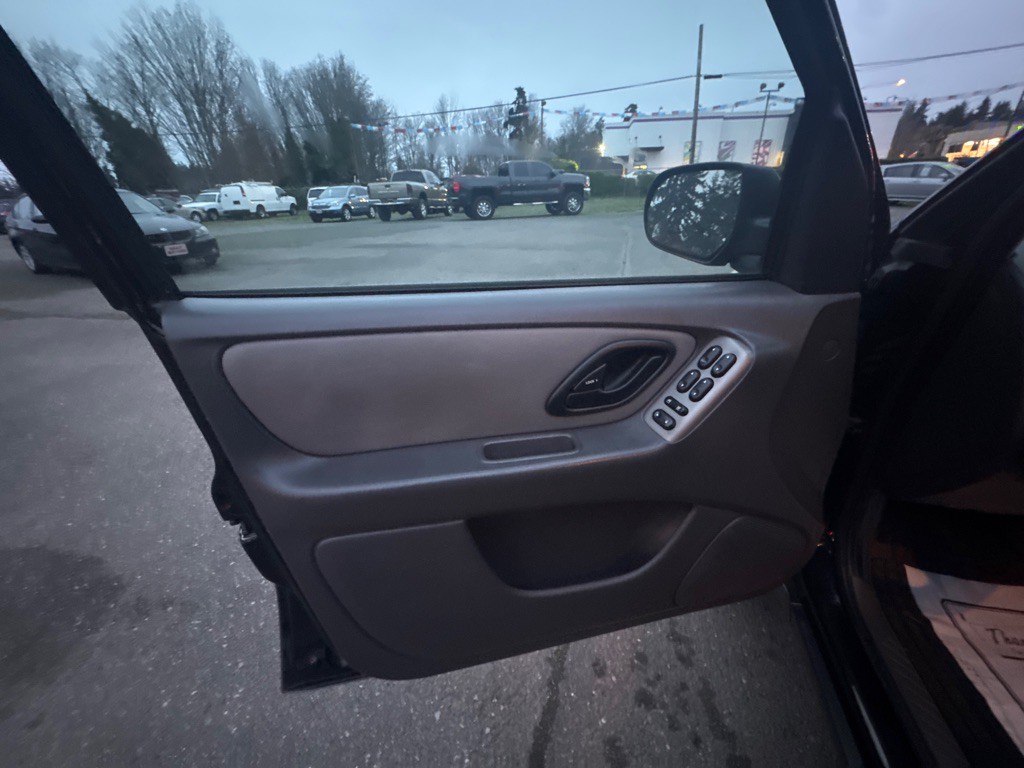 2005 Ford Escape Image 10