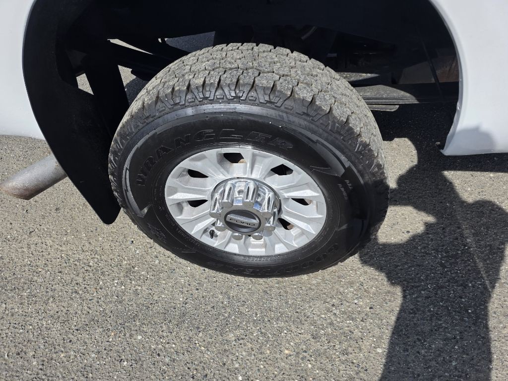 2011 Ford F-350 Image 14