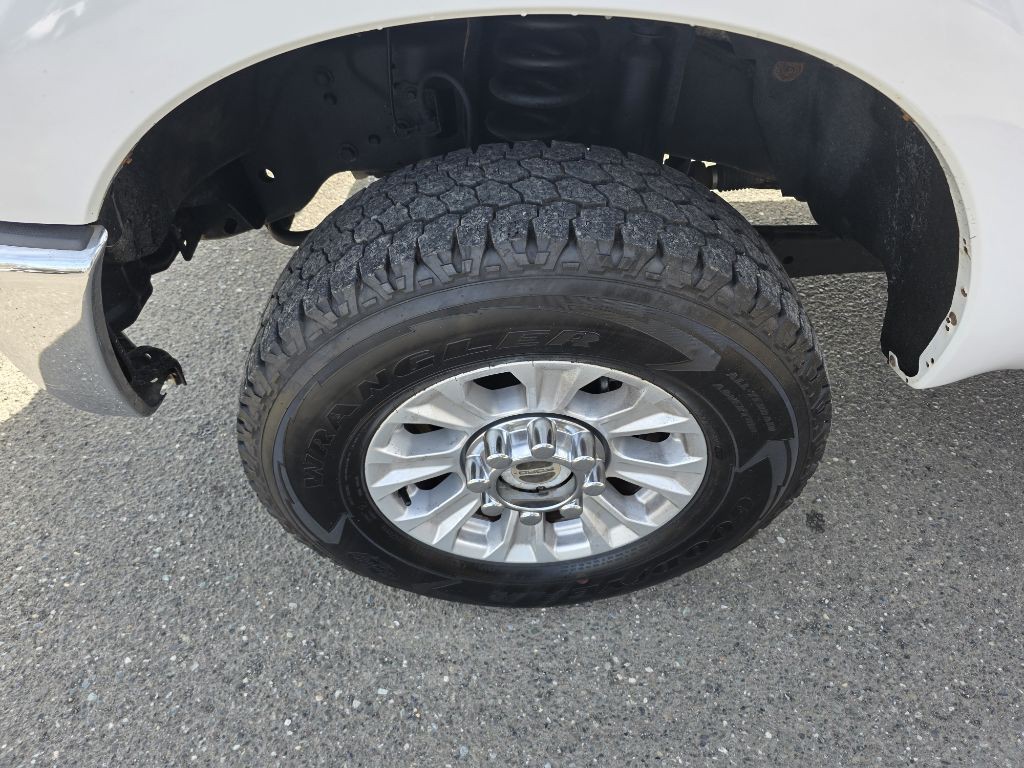 2011 Ford F-350 Image 16