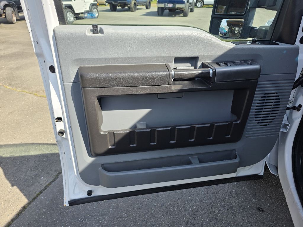 2011 Ford F-350 Image 25