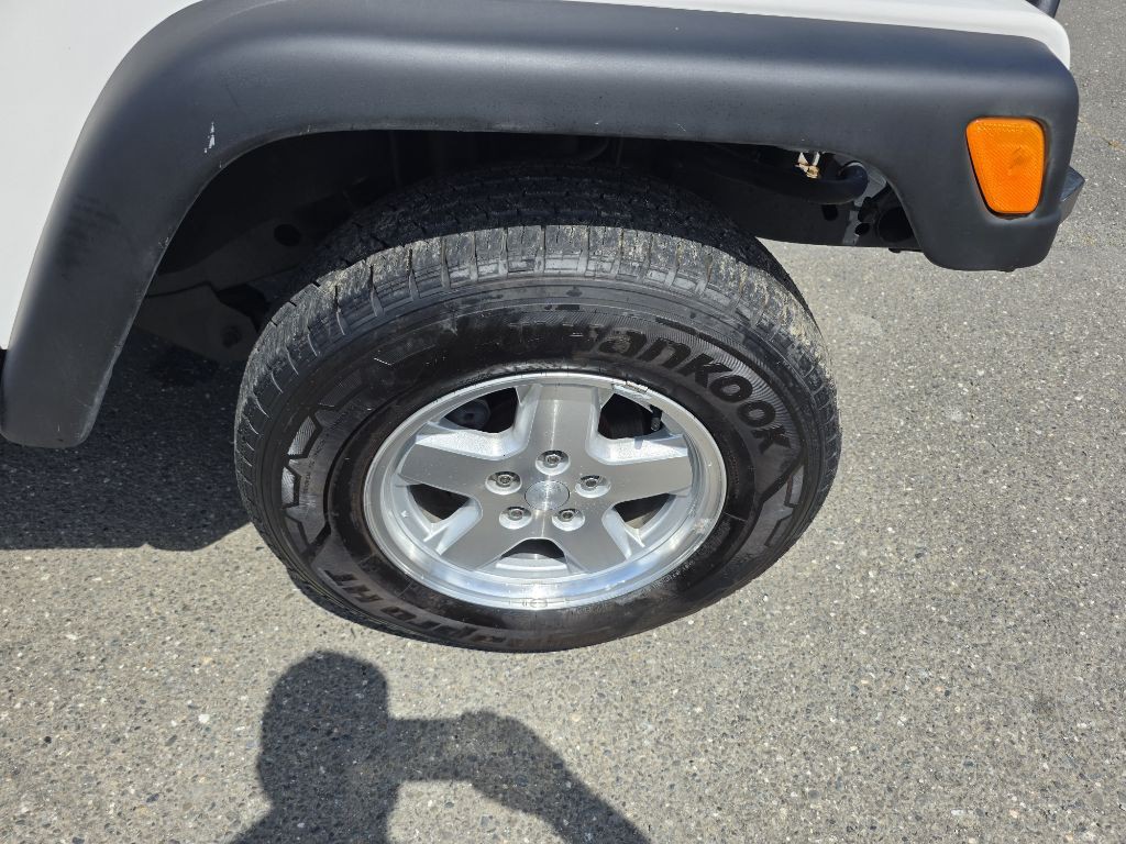 2002 Jeep Wrangler Image 9