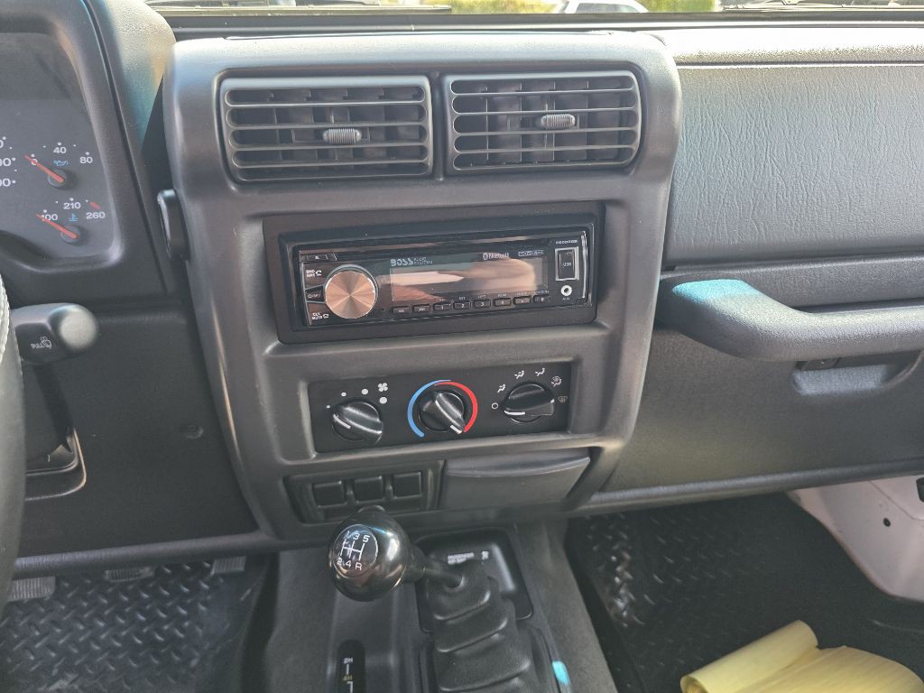 2002 Jeep Wrangler Image 19