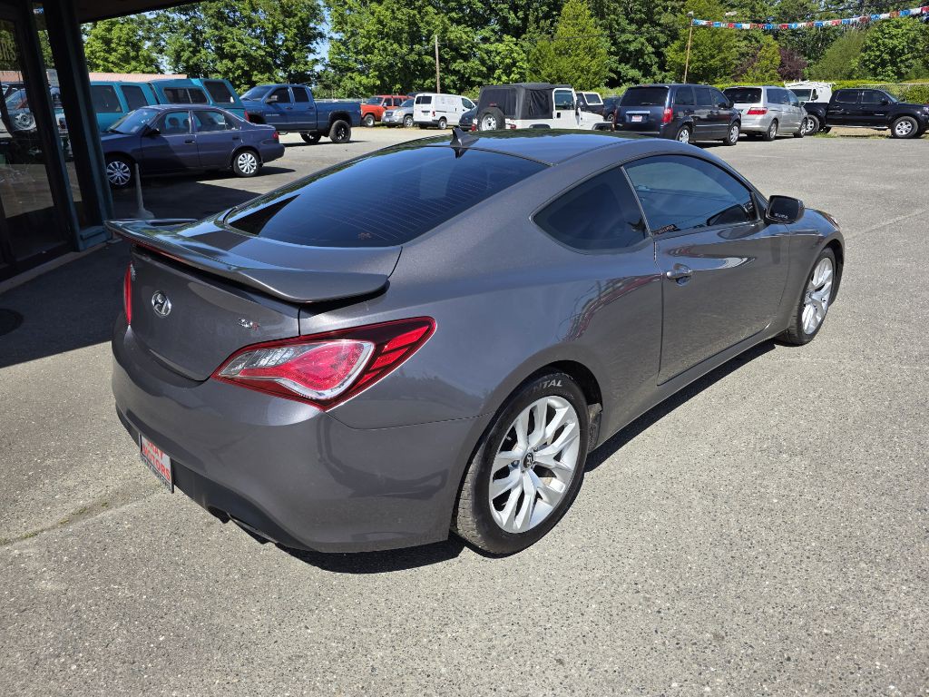 2013 Hyundai Genesis Image 9