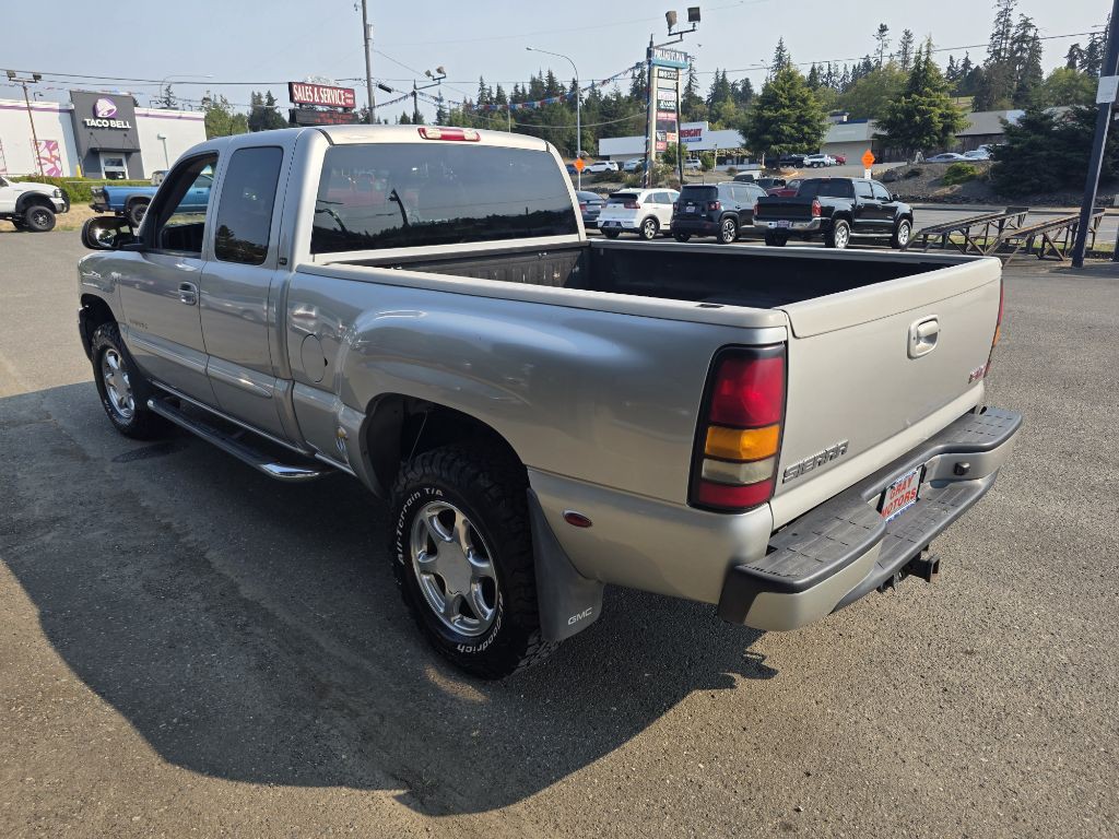 2004 GMC Sierra Image 1