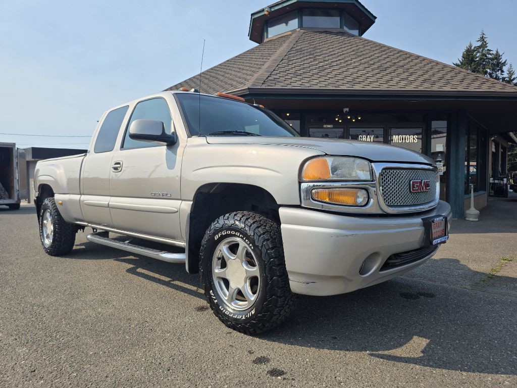 2004 GMC Sierra Image 3