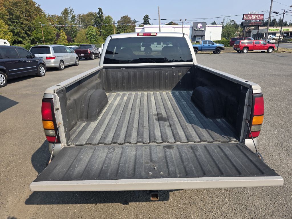2004 GMC Sierra Image 10