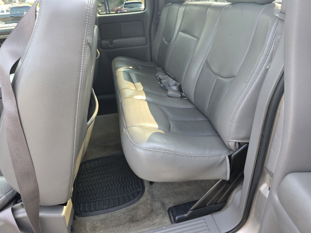 2004 GMC Sierra Image 16