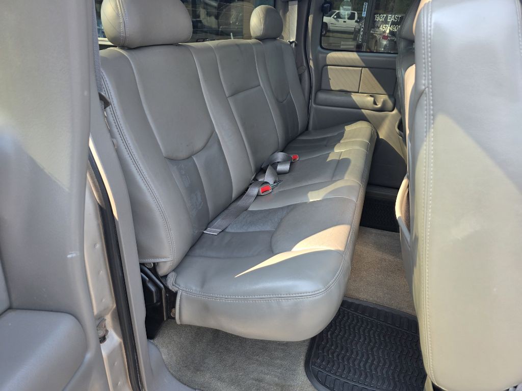 2004 GMC Sierra Image 18