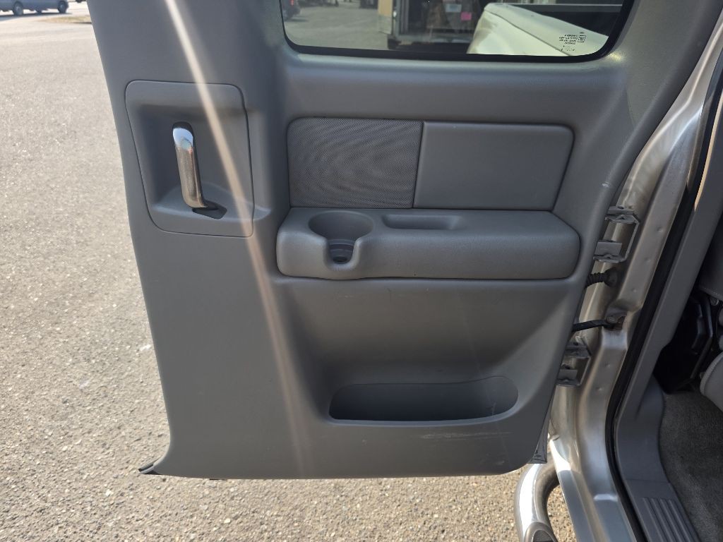 2004 GMC Sierra Image 19