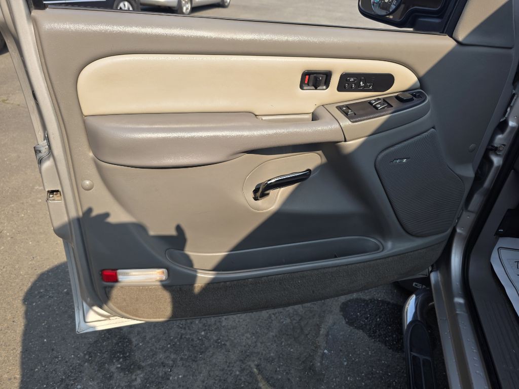 2004 GMC Sierra Image 20