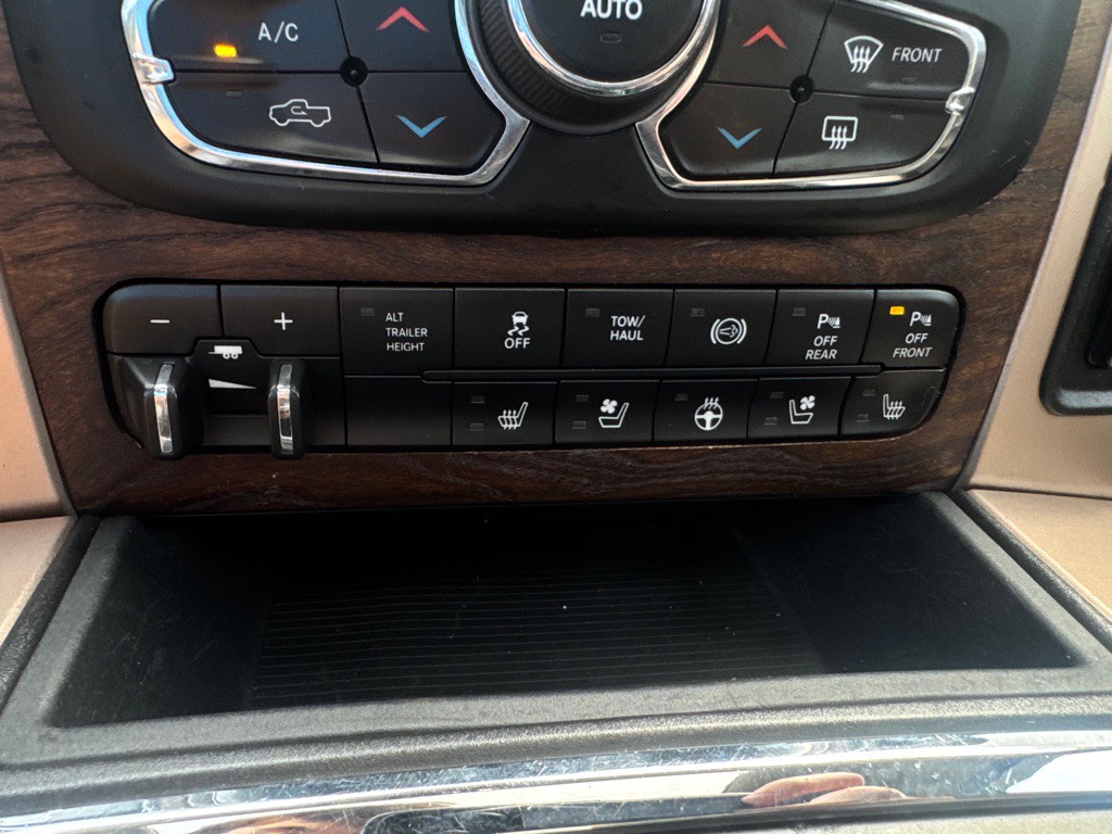 2017 RAM 3500 Image 11