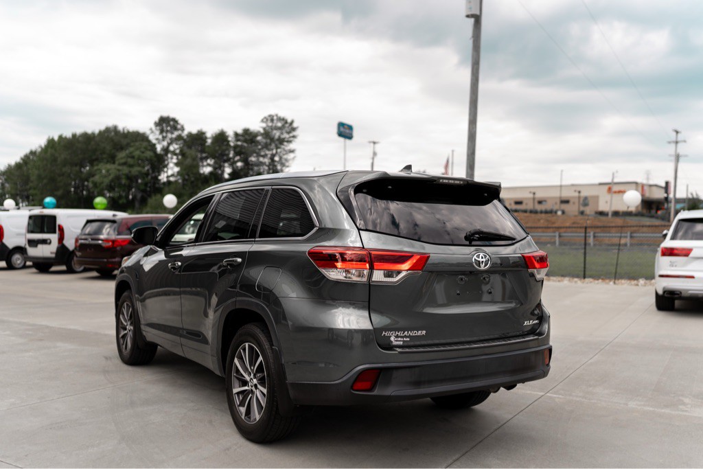 2017 Toyota Highlander Image 3