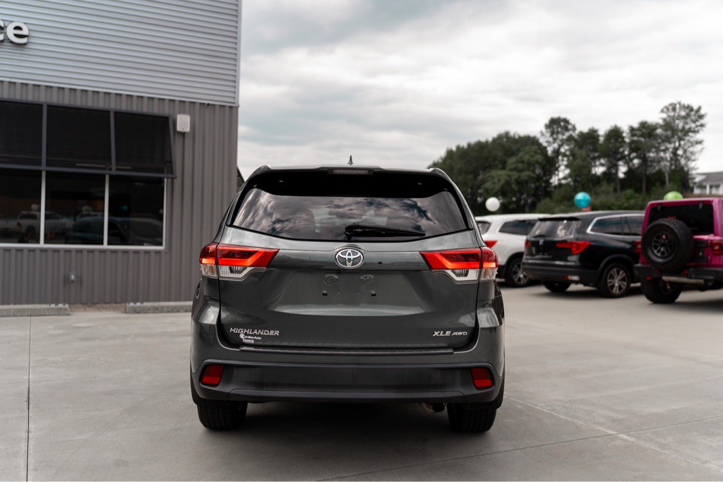 2017 Toyota Highlander Image 5