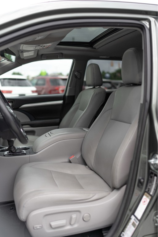 2017 Toyota Highlander Image 8