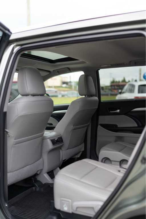 2017 Toyota Highlander Image 11