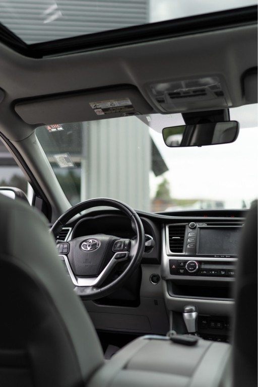 2017 Toyota Highlander Image 12