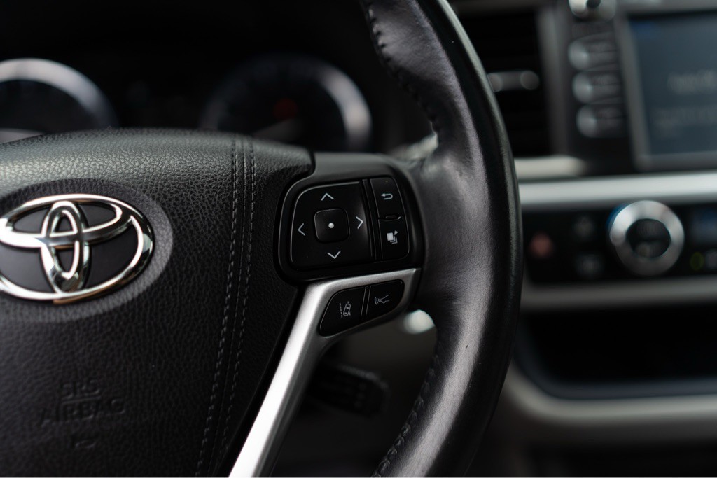 2017 Toyota Highlander Image 13