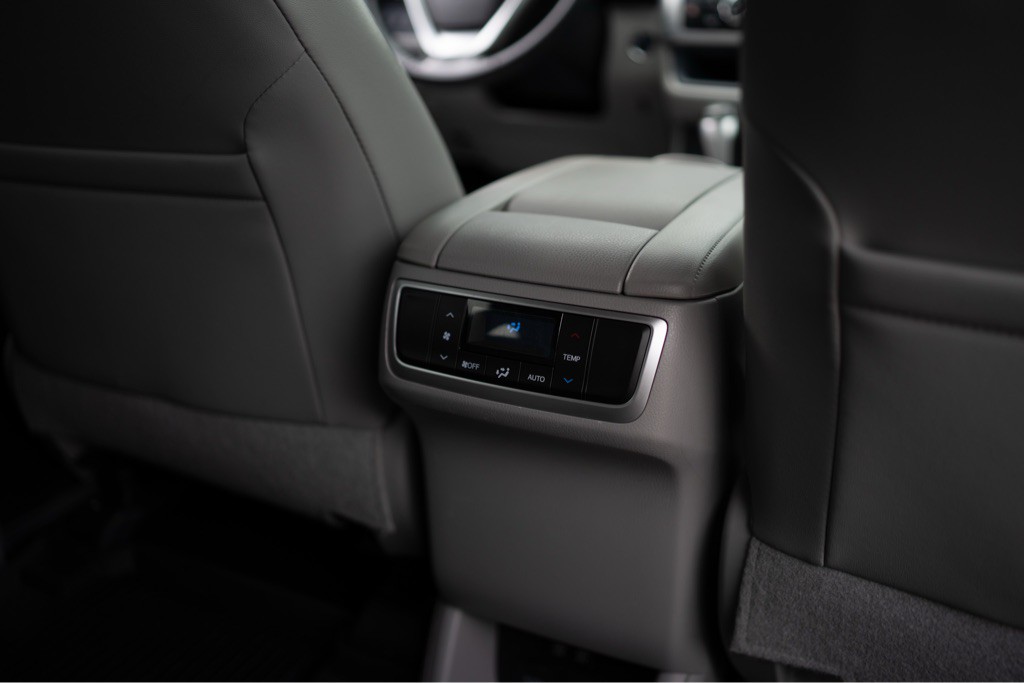 2017 Toyota Highlander Image 17