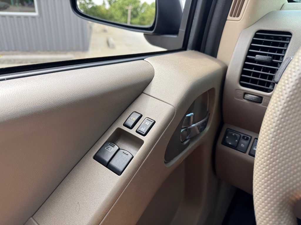 2016 Nissan Frontier Image 16